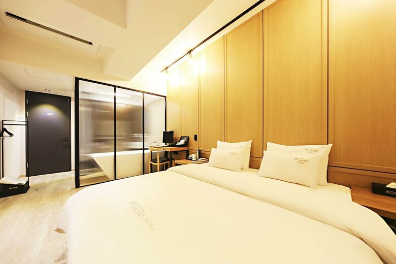 Motel Masan Almond Hotel
