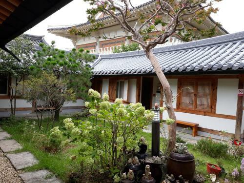 Hostal Sarangnamoo Hanok Guesthouse