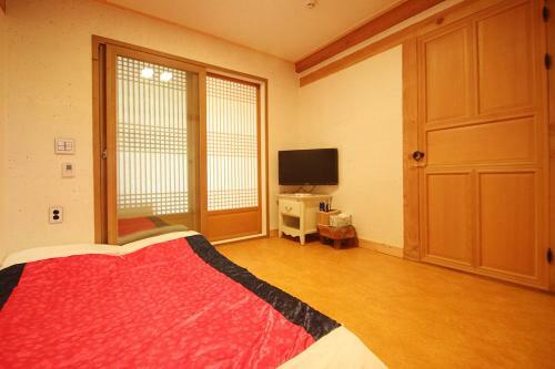 Hostal Sarangnamoo Hanok Guesthouse
