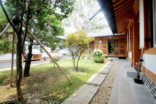 Hostal Sarangnamoo Hanok Guesthouse