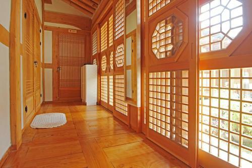 Hostal Sarangnamoo Hanok Guesthouse