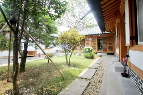 Hostal Sarangnamoo Hanok Guesthouse