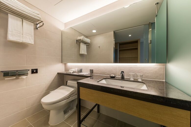 Hotel Howard Johnson By Wyndham Incheon Airport