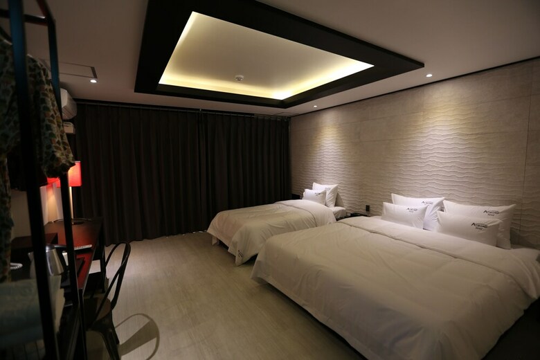 Almond Hotel Gupo Station