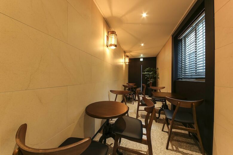 Almond Hotel Gupo Station