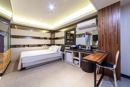 Busan Station Popcorn Hotel