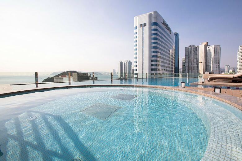 Baymond Hotel