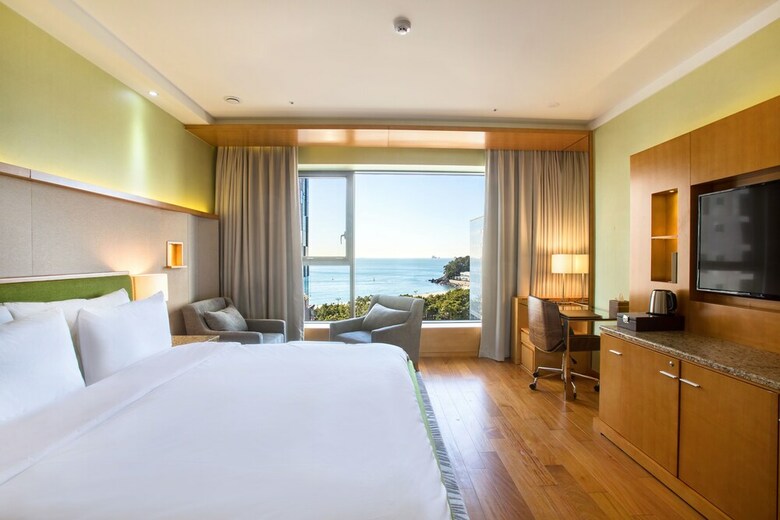 Baymond Hotel