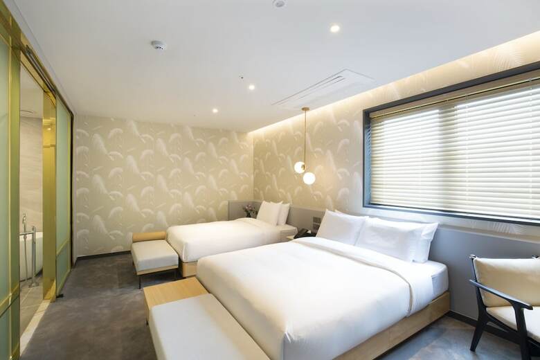 Nampo Hound Hotel Premier