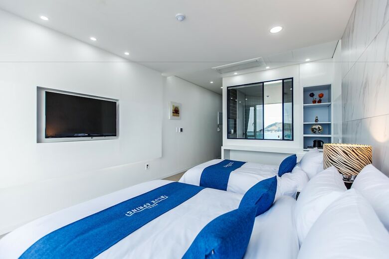 Blue Spring Hotel
