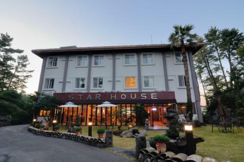 Hotel Star House
