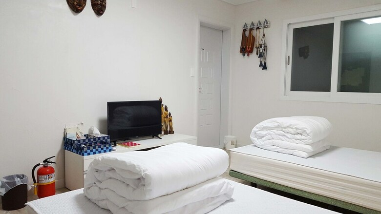 Hostal Bj Stay