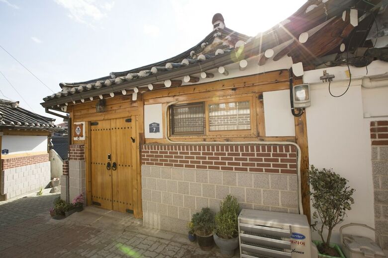 Hostal Bukchonae