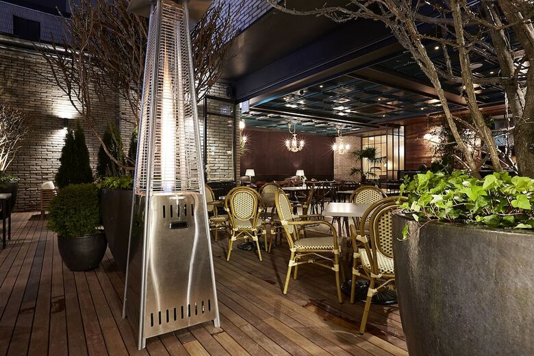 9 Brick Hotel