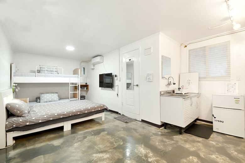 Hostal Jun Guesthouse