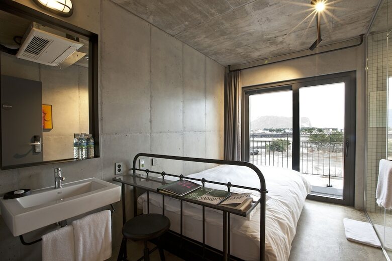 Hotel Playce Camp Jeju