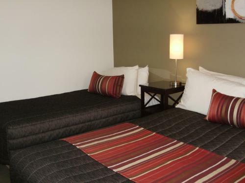 Redwood Manor Motel Apartments