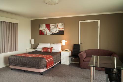 Redwood Manor Motel Apartments