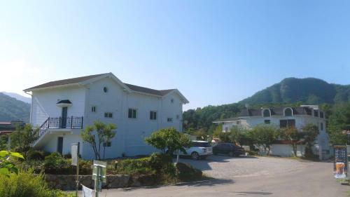 Oikos Holiday Home