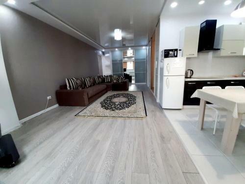 Apartment On Zharokova 208