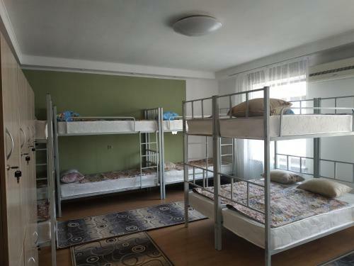 Hostel64