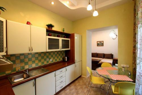 Nadezhda Apartments On Abylai Khan Ave.