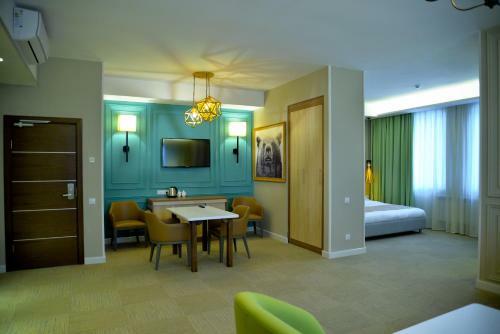 Green Which Hotel