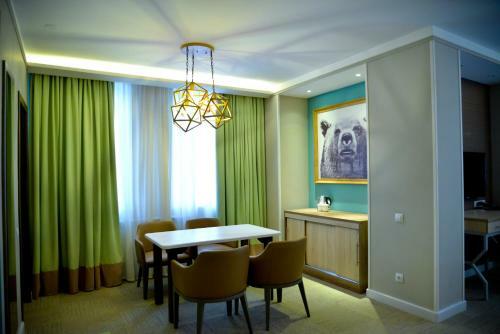 Green Which Hotel
