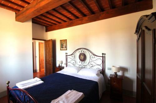 Sant'anastasio Villa Sleeps 24 Pool