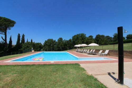 Sant'anastasio Villa Sleeps 24 Pool