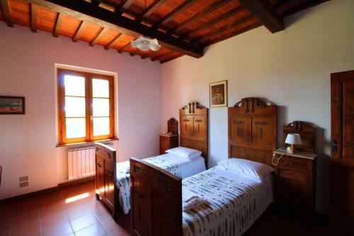 Sant'anastasio Villa Sleeps 24 Pool
