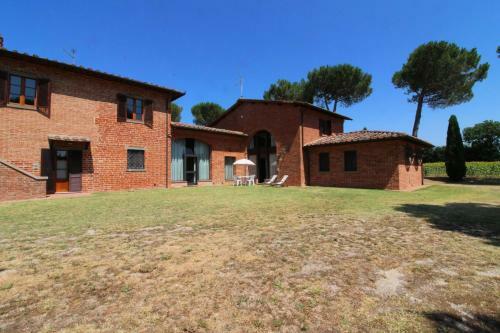 Sant'anastasio Villa Sleeps 24 Pool