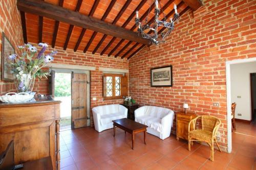 Sant'anastasio Villa Sleeps 24 Pool