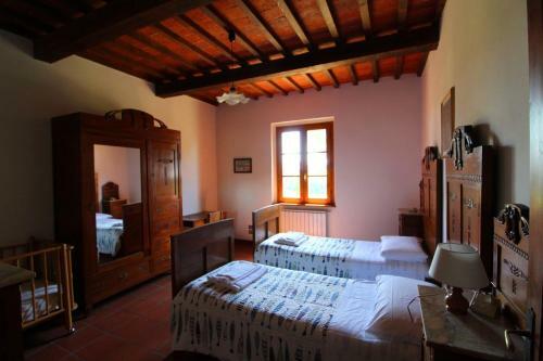 Sant'anastasio Villa Sleeps 24 Pool