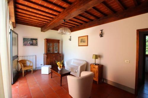 Sant'anastasio Villa Sleeps 24 Pool
