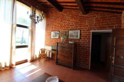 Sant'anastasio Villa Sleeps 24 Pool
