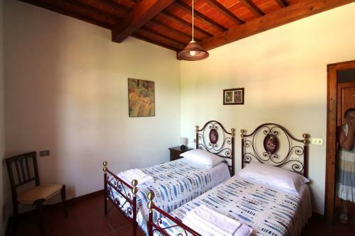 Sant'anastasio Villa Sleeps 24 Pool