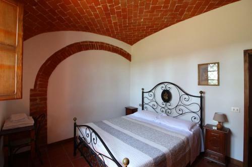 Sant'anastasio Villa Sleeps 24 Pool