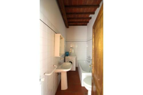 Sant'anastasio Villa Sleeps 24 Pool