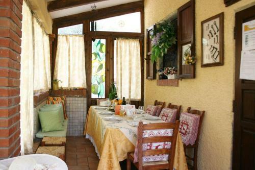 Malpertuso Villa Sleeps 9 Pool Wifi