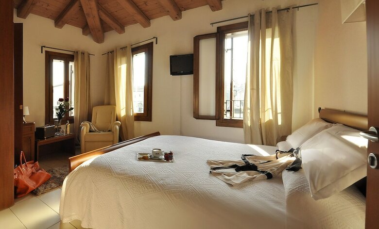 Hostal La Rotonda Relais