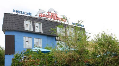 Three Dolphins Hotel