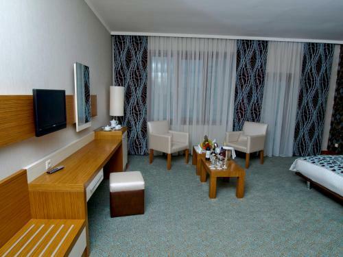 Grand Nur Plaza Hotel