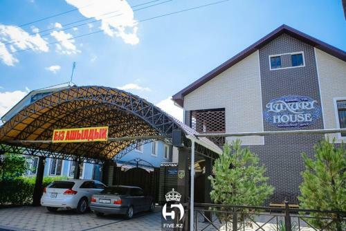 Hostal Luxury House