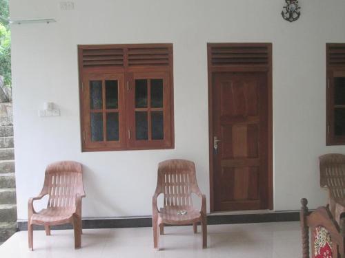 Bed & Breakfast Danushkaguesthouse,midigama
