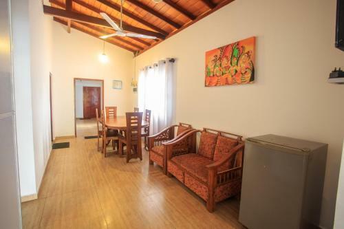 Hotel Tharanga Surfing Villa