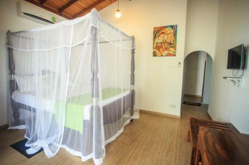 Hotel Tharanga Surfing Villa