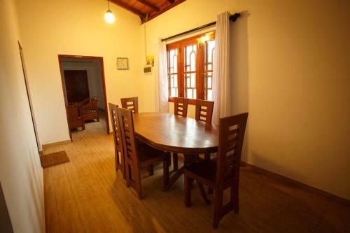 Hotel Tharanga Surfing Villa