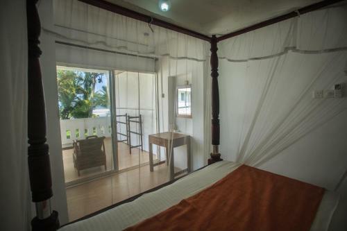 Hotel Tharanga Surfing Villa