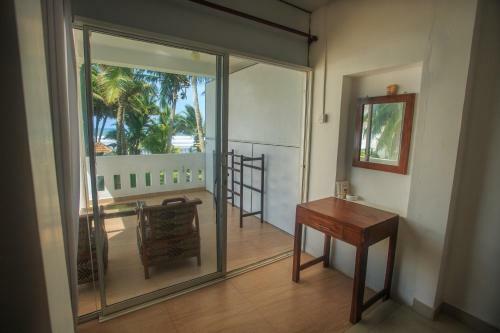 Hotel Tharanga Surfing Villa